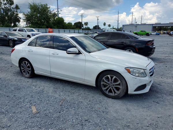 2018 MERCEDES-BENZ C-CLASS C300 — Passenger 3/4