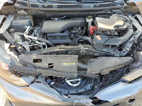 2018 NISSAN ROGUE — Engine bay