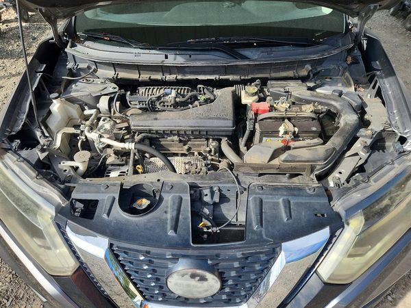 2018 NISSAN ROGUE — Engine bay