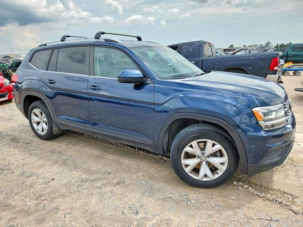 2018 VOLKSWAGEN ATLAS S — Passenger 3/4