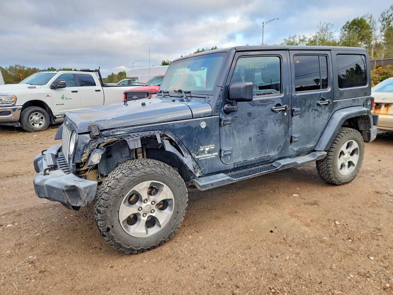 2017 JEEP WRANGLER UNLIMITED Unlimited Sahara — Front 3/4