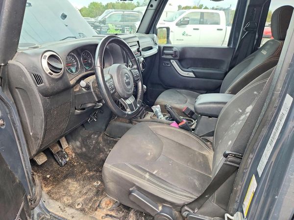 2017 JEEP WRANGLER UNLIMITED Unlimited Sahara — DENT