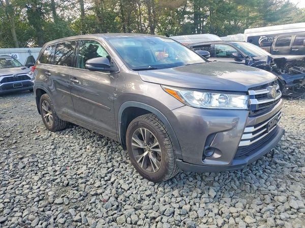 2018 TOYOTA HIGHLANDER LE/LE Plus