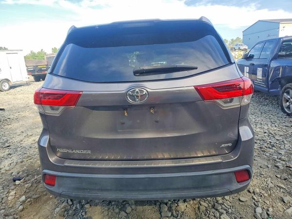 2018 TOYOTA HIGHLANDER LE/LE Plus