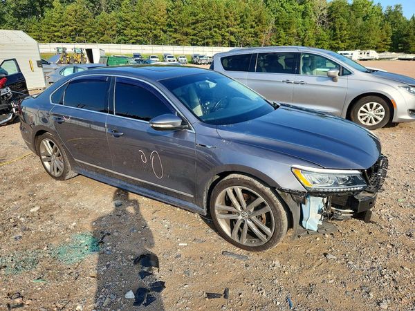 2019 VOLKSWAGEN PASSAT SE R-Line