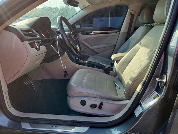 2019 VOLKSWAGEN PASSAT SE R-Line