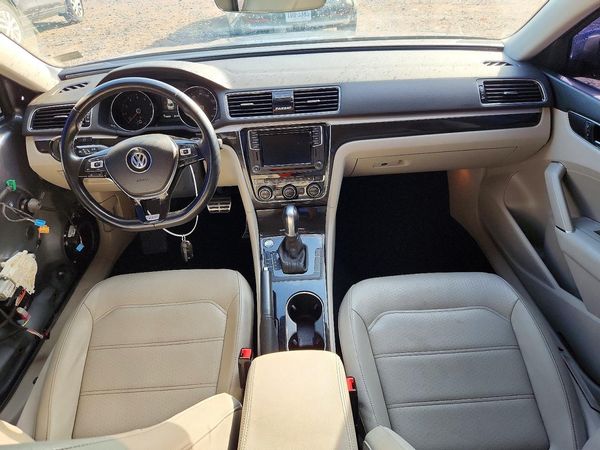 2019 VOLKSWAGEN PASSAT SE R-Line