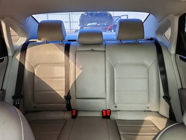 2019 VOLKSWAGEN PASSAT SE R-Line