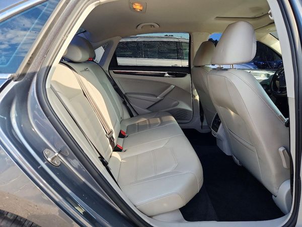 2019 VOLKSWAGEN PASSAT SE R-Line