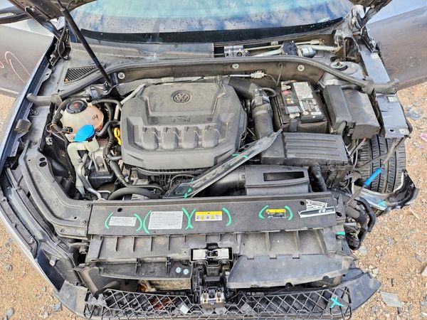 2019 VOLKSWAGEN PASSAT SE R-Line