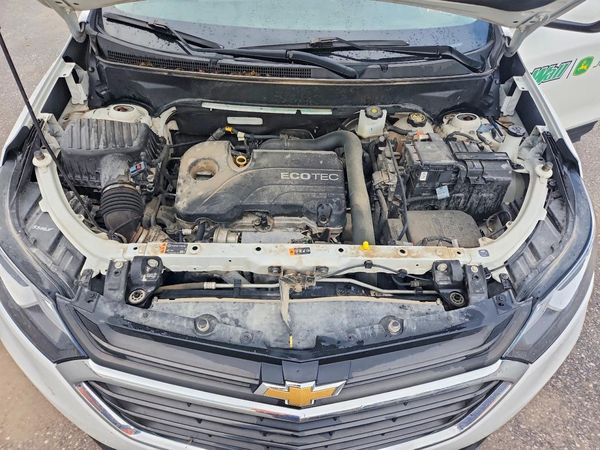 2021 CHEVROLET EQUINOX LT (1LT) — Engine bay