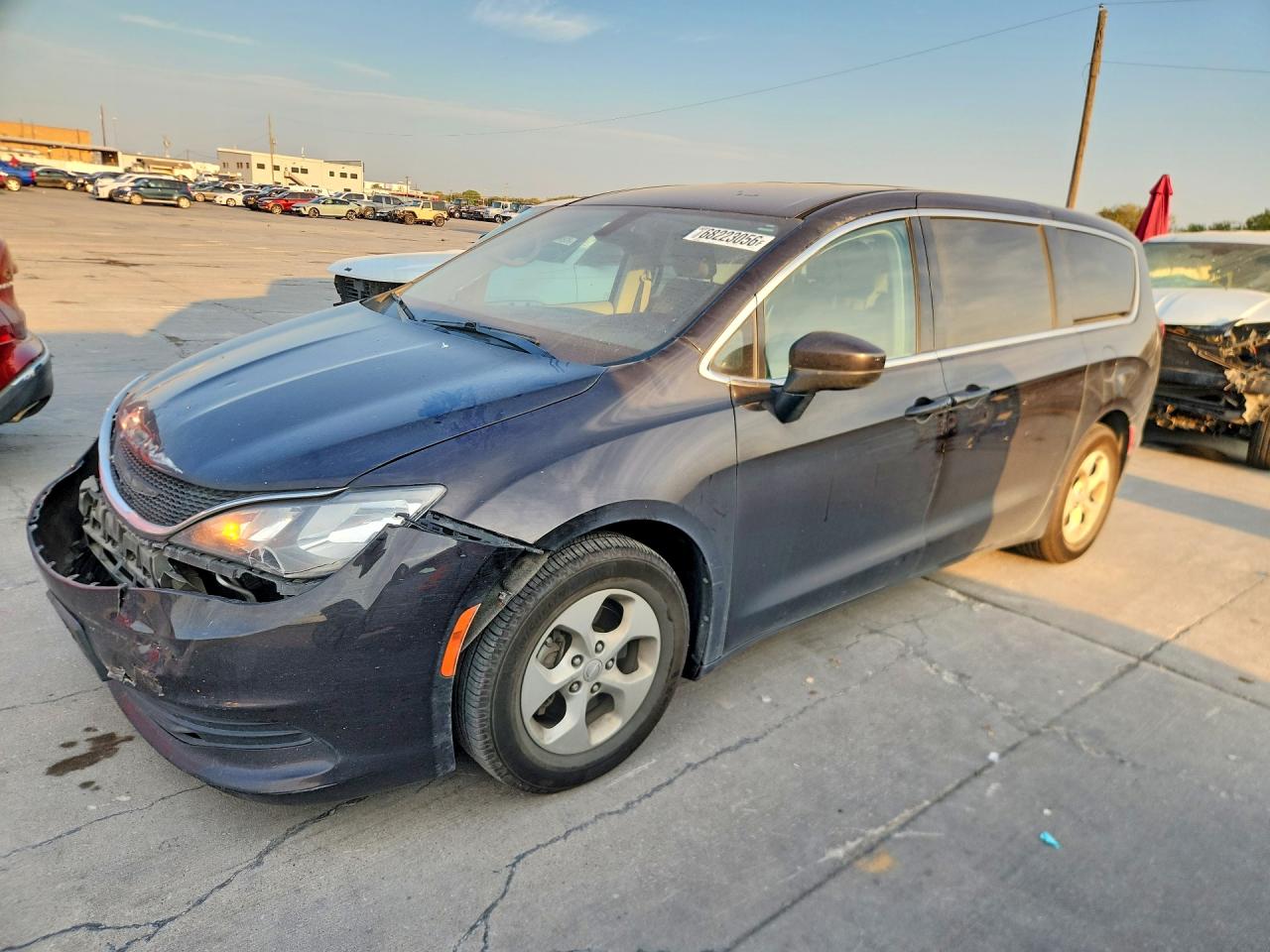 2017 CHRYSLER PACIFICA — Front 3/4