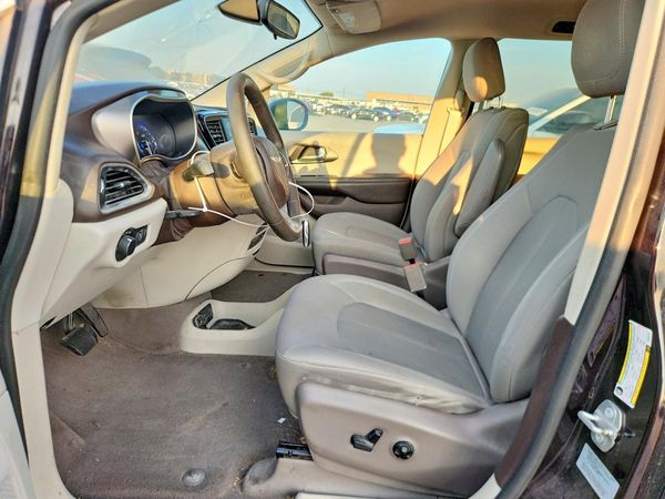 2017 CHRYSLER PACIFICA — DENT