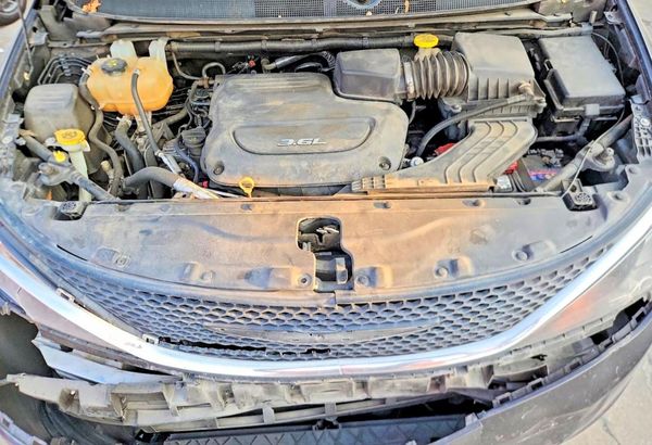 2017 CHRYSLER PACIFICA — Engine bay
