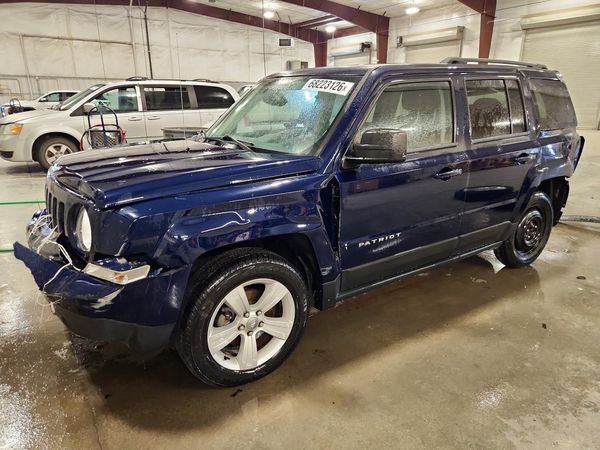 2017 JEEP PATRIOT Latitude — Front 3/4