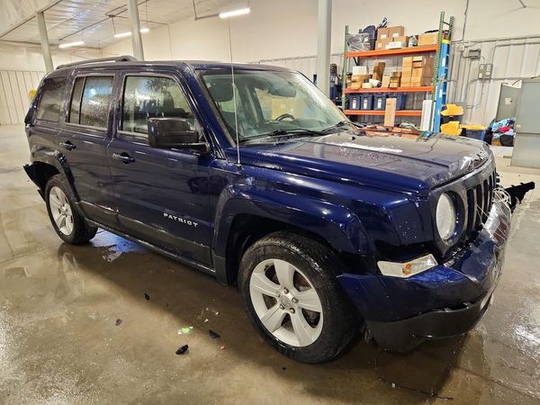 2017 JEEP PATRIOT Latitude — Passenger 3/4
