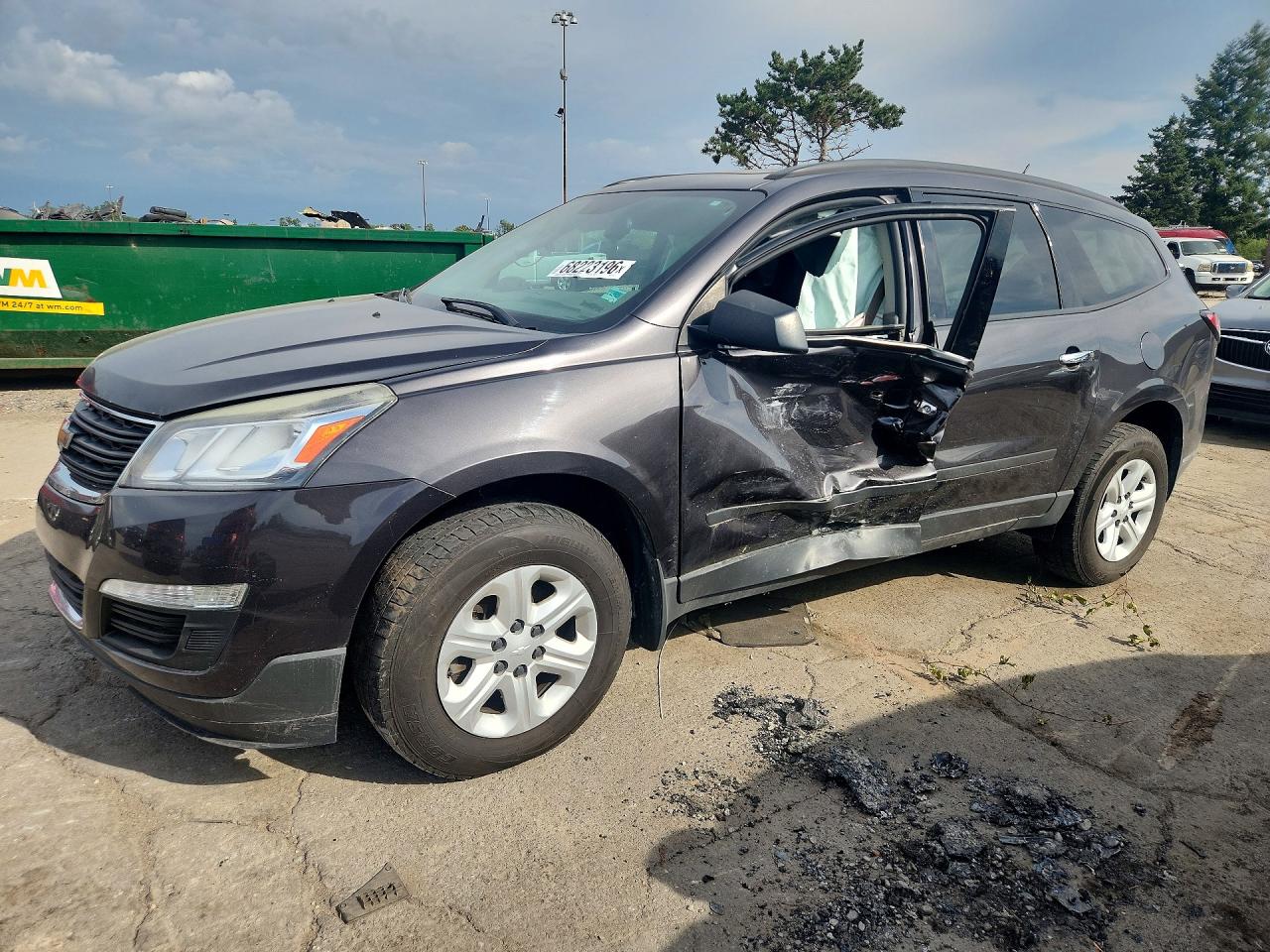 2014 CHEVROLET TRAVERSE LS — Front 3/4