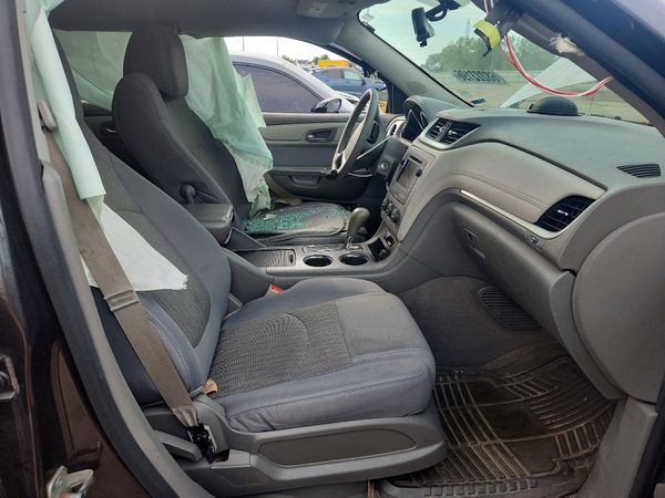 2014 CHEVROLET TRAVERSE LS — DENT