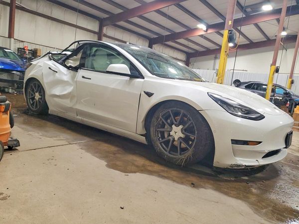 2021 TESLA MODEL 3 — Passenger 3/4