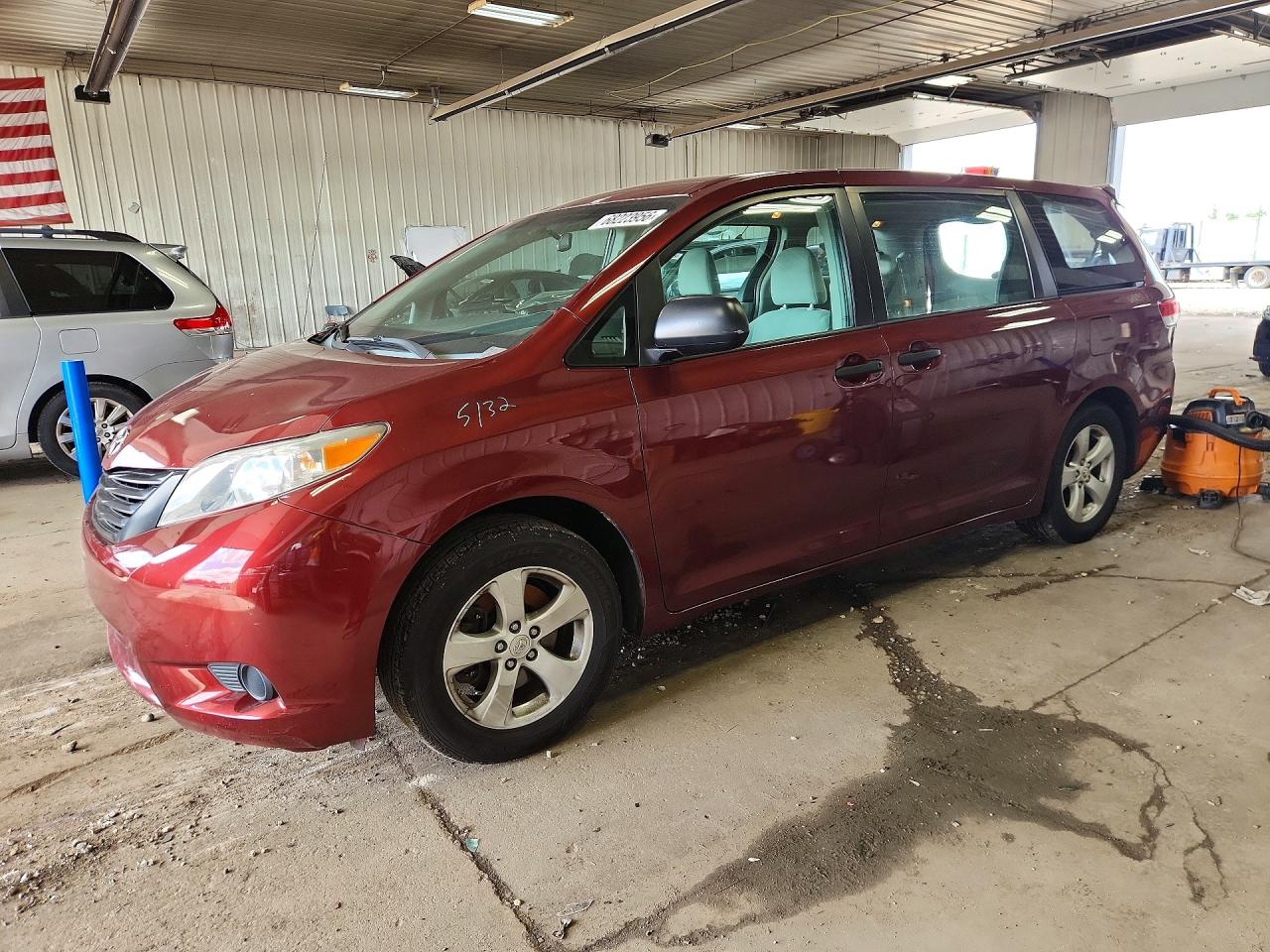 2012 TOYOTA SIENNA