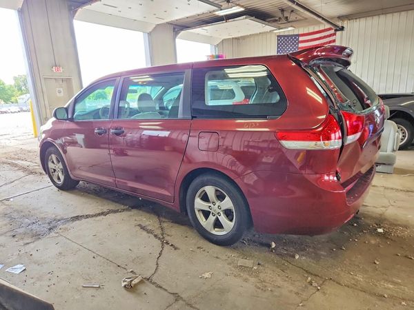 2012 TOYOTA SIENNA