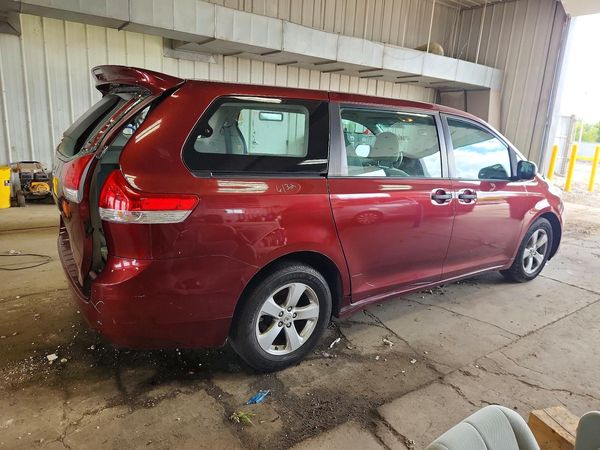 2012 TOYOTA SIENNA