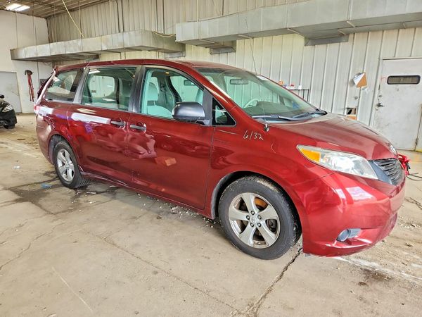 2012 TOYOTA SIENNA