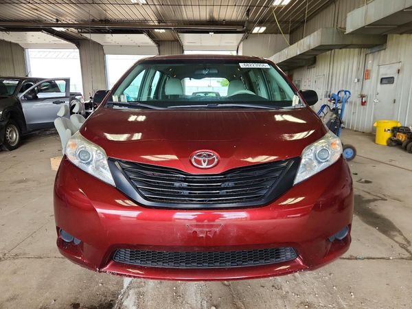 2012 TOYOTA SIENNA
