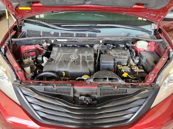 2012 TOYOTA SIENNA