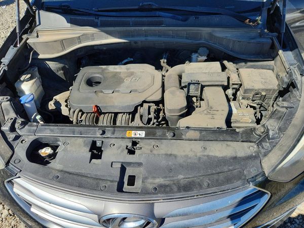 2018 HYUNDAI SANTA FE — Engine bay