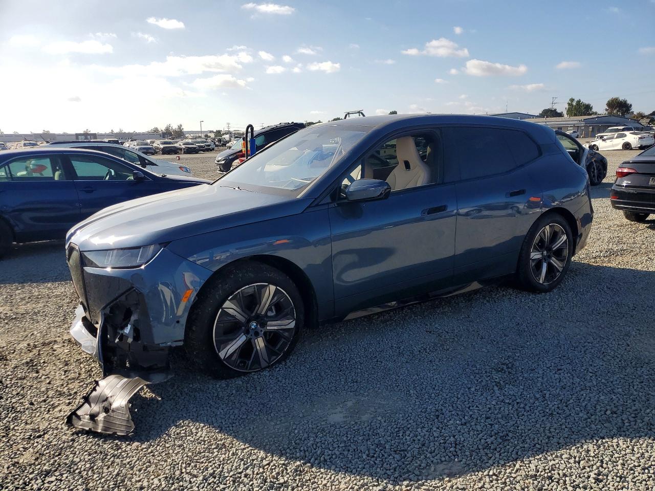 2026 BMW IX — Front 3/4