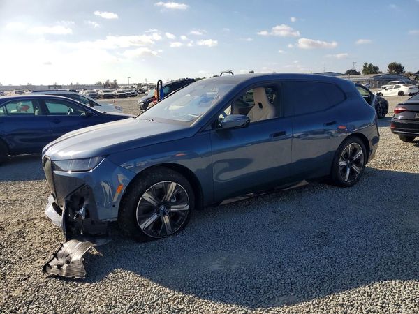 2026 BMW IX — Front 3/4