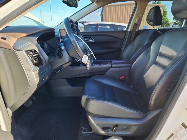 2021 NISSAN ROGUE SL — DENT
