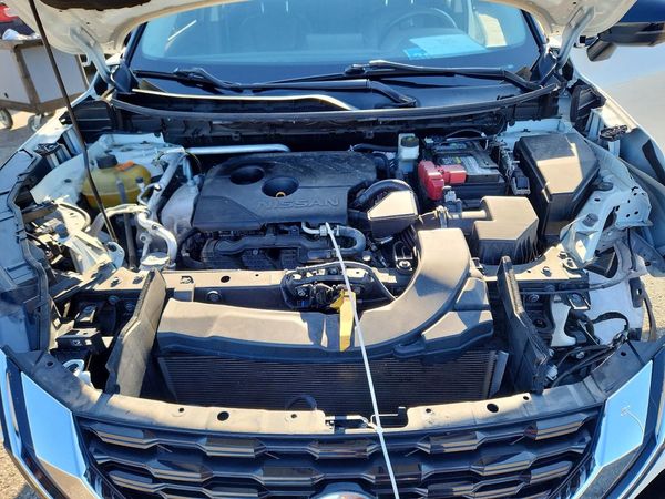 2021 NISSAN ROGUE SL — Engine bay