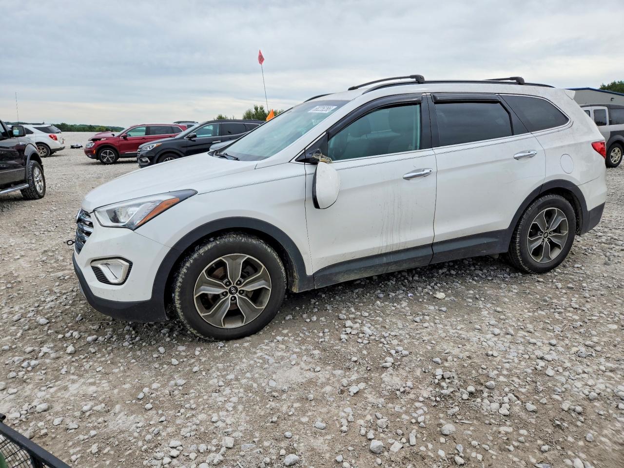 2013 HYUNDAI SANTA FE GL — Front 3/4