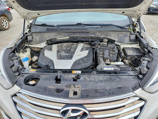 2013 HYUNDAI SANTA FE GL — Engine bay
