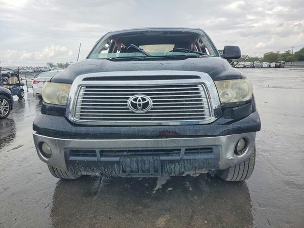 2013 TOYOTA TUNDRA SR5