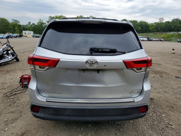 2018 TOYOTA HIGHLANDER SE/XLE