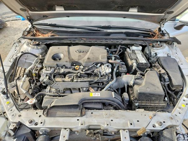 2021 TOYOTA CAMRY SE — Engine bay