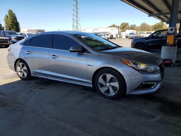 2016 HYUNDAI SONATA GLS (Middle)