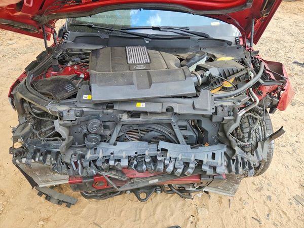 2017 LAND ROVER RANGEROVER — Engine bay