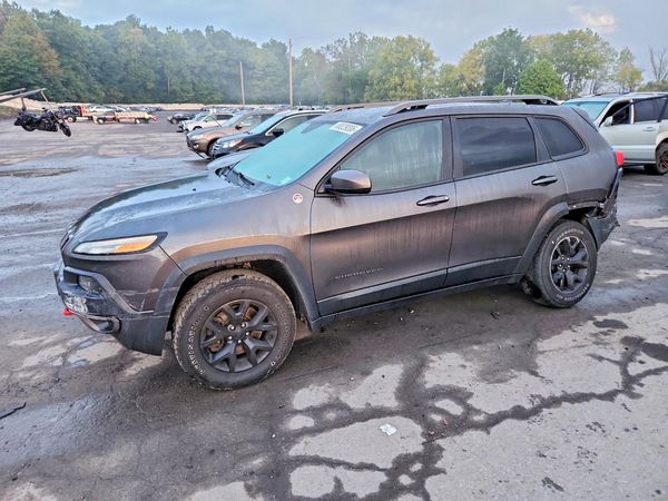 2016 JEEP CHEROKEE — Front 3/4