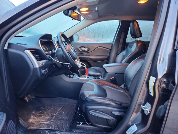 2016 JEEP CHEROKEE — DENT