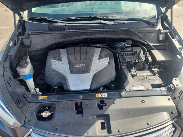 2017 HYUNDAI SANTA FE — Engine bay