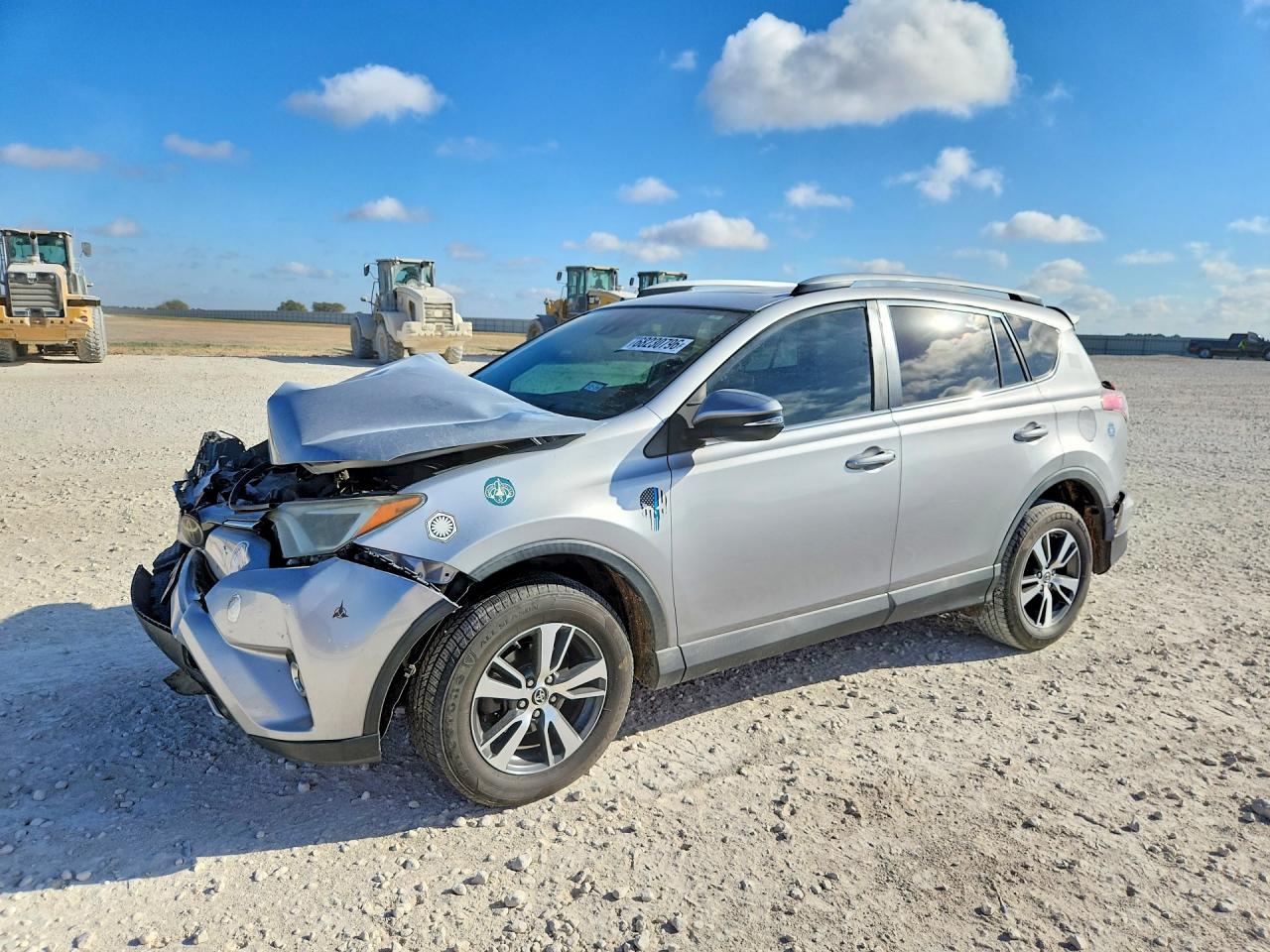 2018 TOYOTA RAV4 — Front 3/4