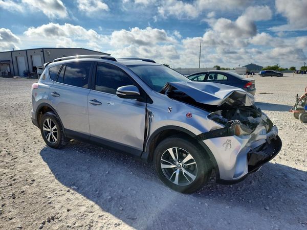 2018 TOYOTA RAV4 — Passenger 3/4