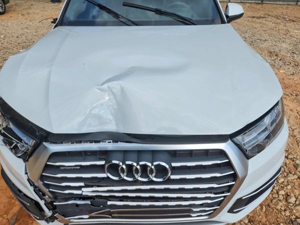 2018 AUDI Q7 — Engine bay