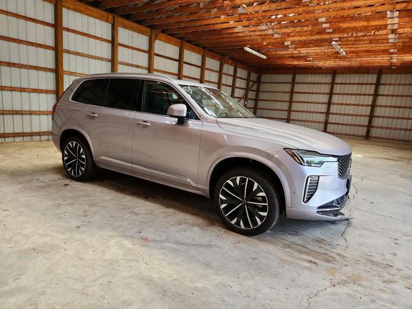 2026 VOLVO XC90 Plus Bright — Passenger 3/4