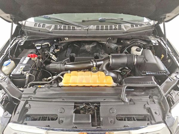 2017 FORD F150 SuperCrew — Engine bay