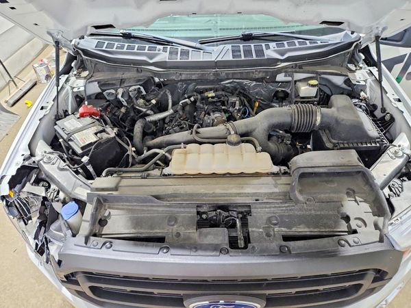 2022 FORD F150 SuperCab — Engine bay
